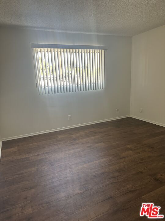 Building Photo - 1420 S Oakhurst Dr