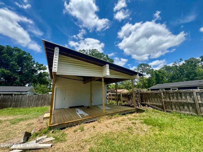 Building Photo - 379 Orange Ave