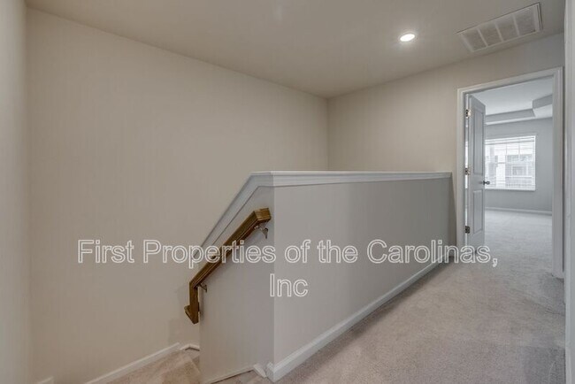 Building Photo - 807 Gable Oak Ln