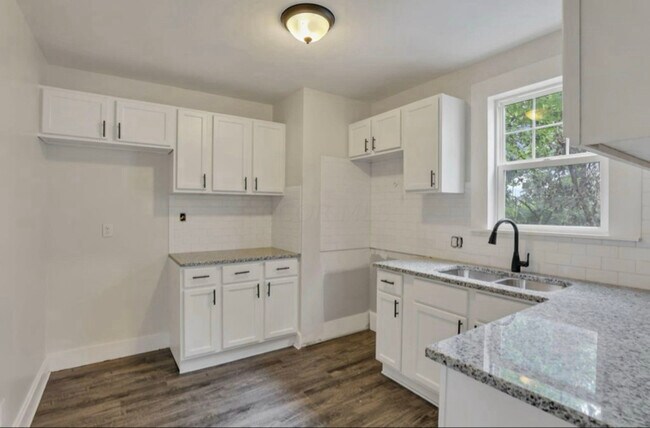 Building Photo - 1364 S Champion Ave