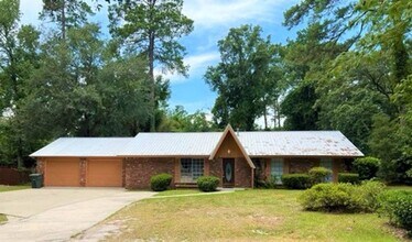 Building Photo - Gorgeous Home in the Heart Hinesville