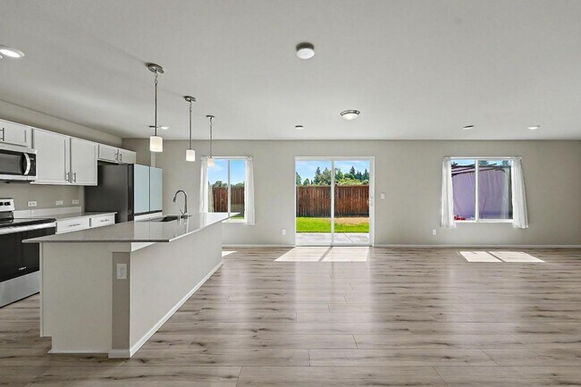 Building Photo - 15065 Iverson Lp SE