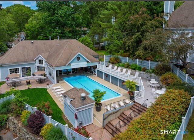 Building Photo - 221 Old Pond Ln