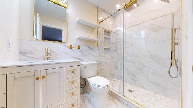 Building Photo - 450 Redwood Ave