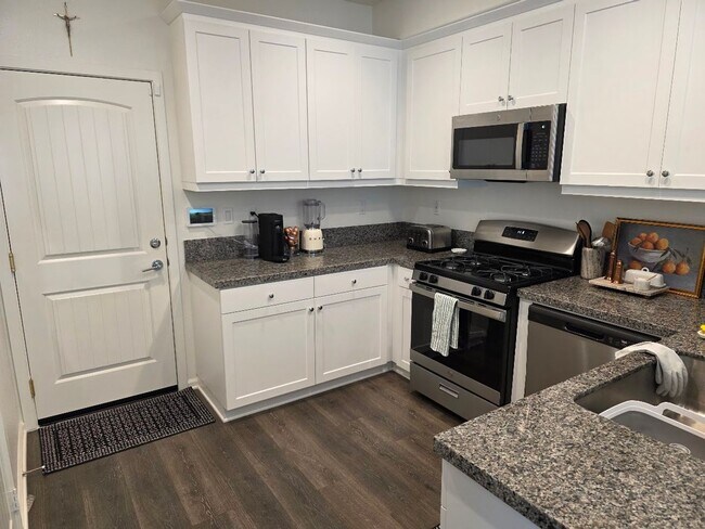 Building Photo - Gorgeous new townhome in West Murrieta wit...