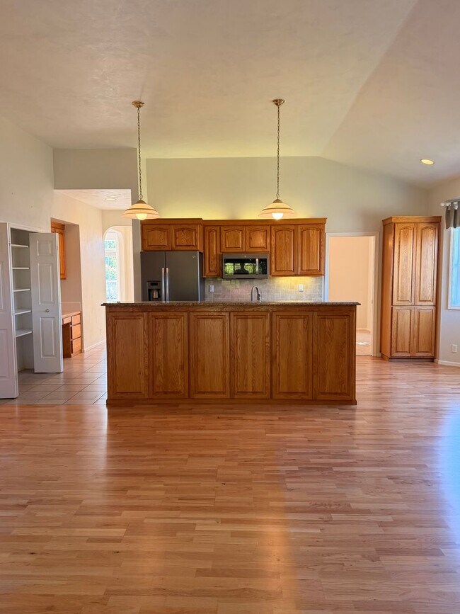 Building Photo - 3- Bedroom home in Hayden Bridge