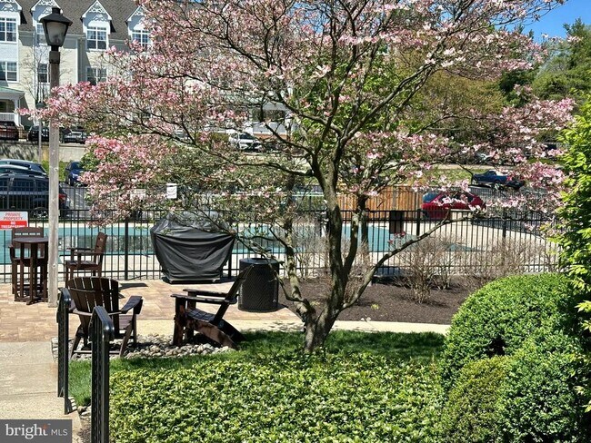 Building Photo - 104 Woodside Rd