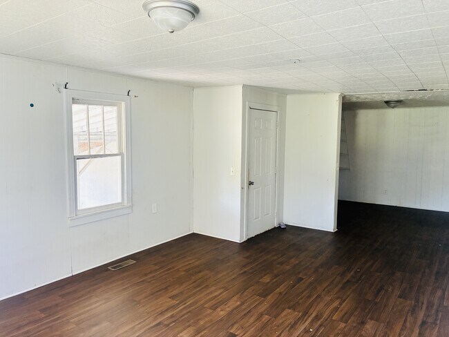 Building Photo - 602 Williams St