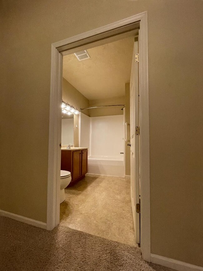 Building Photo - 323 W Main St