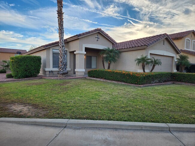Building Photo - Rental Home Available in Surprise!