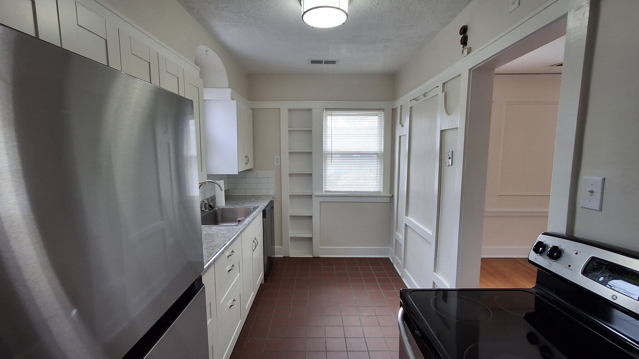 Building Photo - 417 E Meyer Blvd