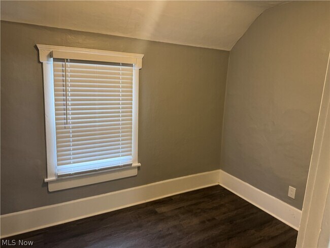 Building Photo - 3694 E 57th St