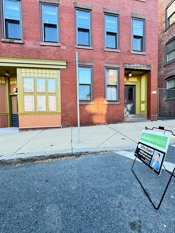Building Photo - 26 Beacon St