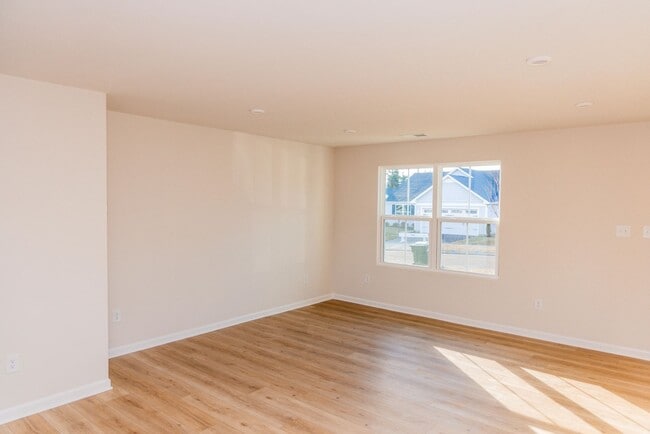 Building Photo - 4 Bedroom Home in Waynesboro