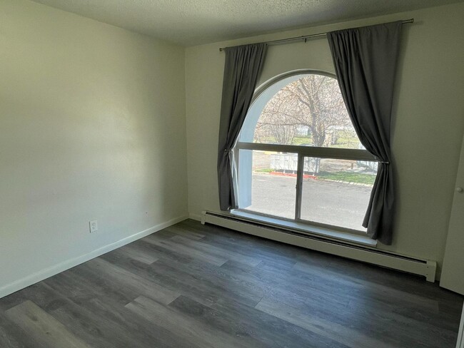 Building Photo - 850 E 275 N