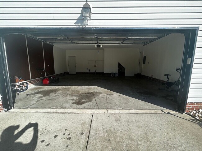 Building Photo - Single Family Home