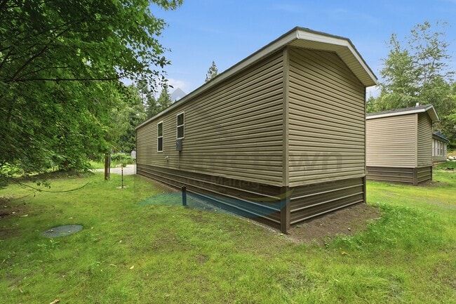 Building Photo - 136 Cedar Hill