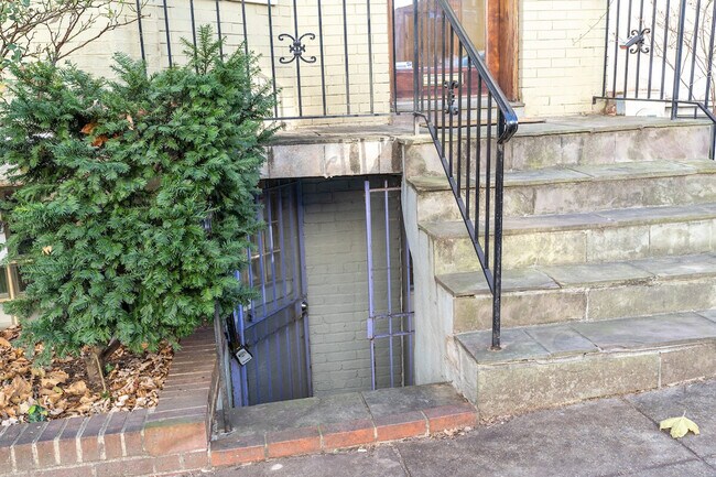 Building Photo - 2122 18th St NW