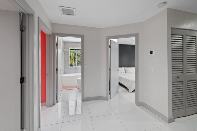 Building Photo - 2615 NE 213th St