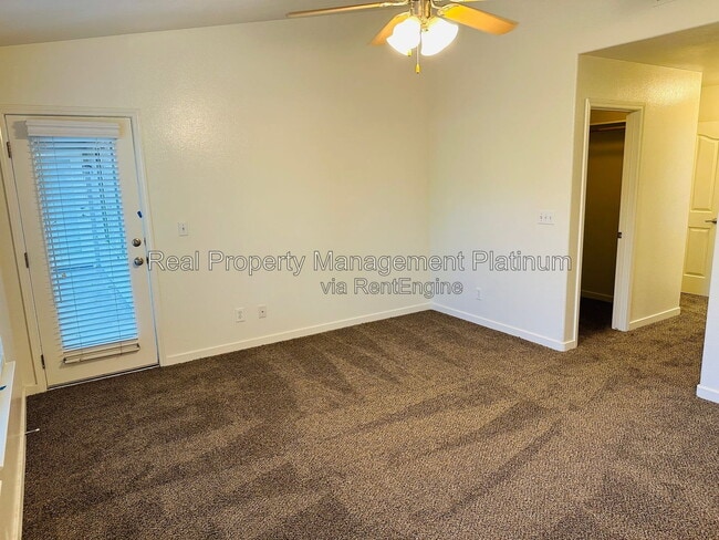Building Photo - 2012 Riverview Dr
