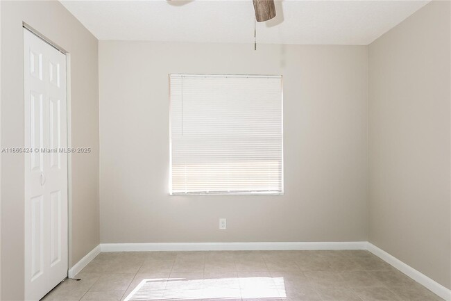 Building Photo - 7109 Glenwood Dr