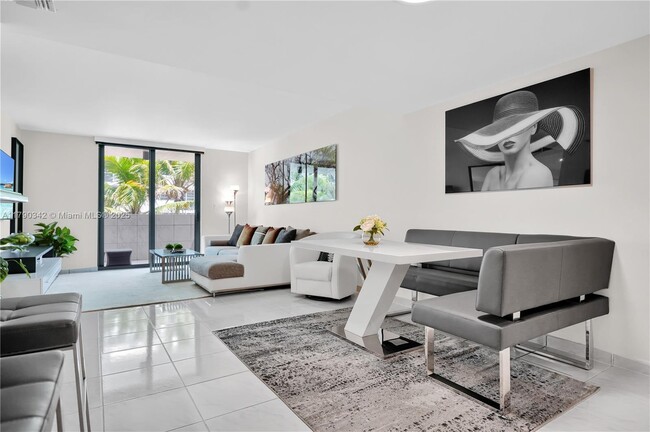 Building Photo - 1623 Collins Ave