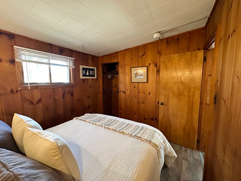 Building Photo - 14 Lake Shore Dr