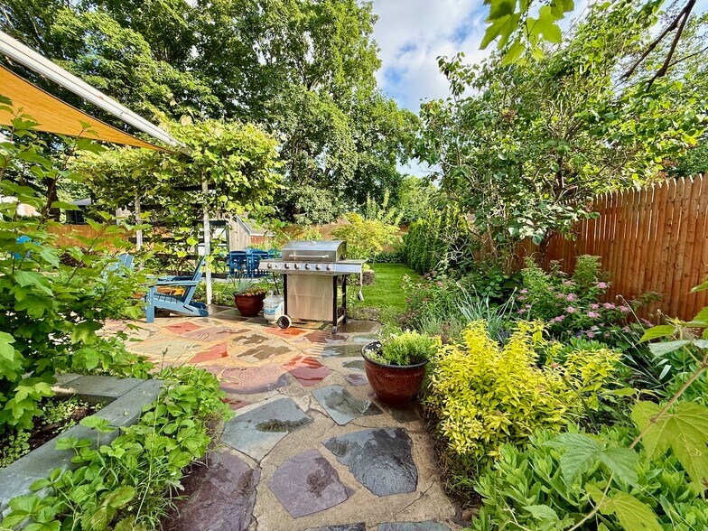 Building Photo - 48 Fales Ave