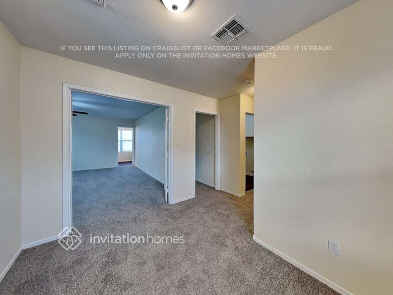 Building Photo - 2415 E Palm Beach Dr