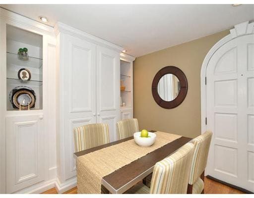 Building Photo - 124 Beacon St