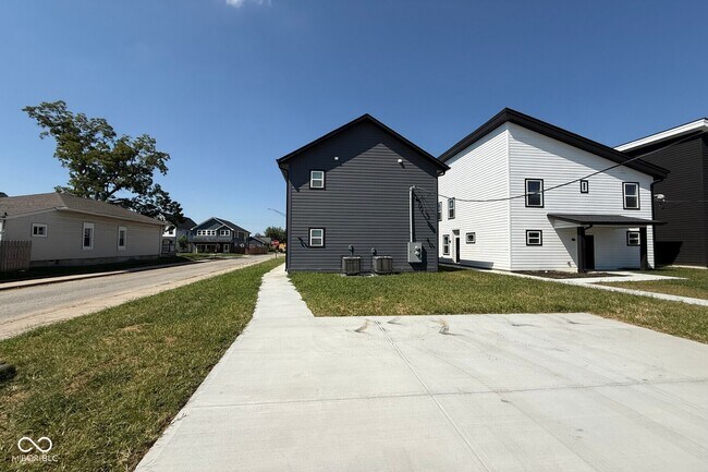 Building Photo - 401 N Walcott St