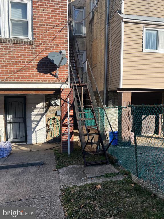 Building Photo - 1630 Conlyn St