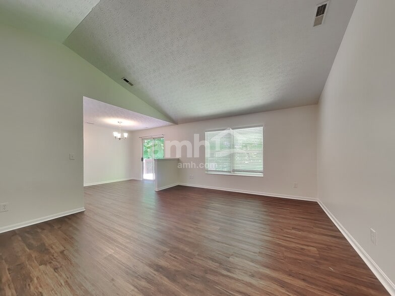 Building Photo - 3907 Little Creek Dr