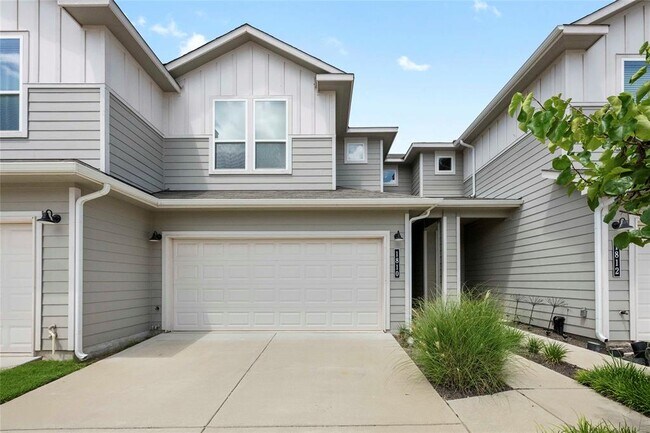 Building Photo - 1810 Roseburg Dr