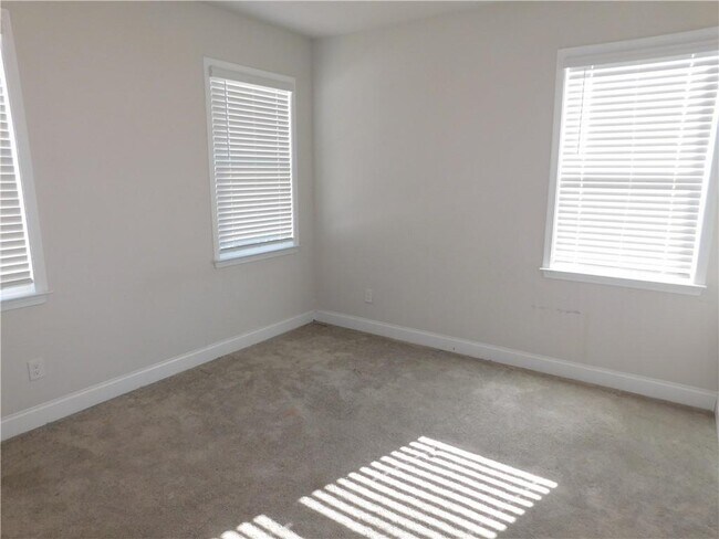 Building Photo - 930 Elderberry Ct