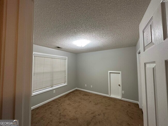 Building Photo - 6180 S Glenn Forest SW