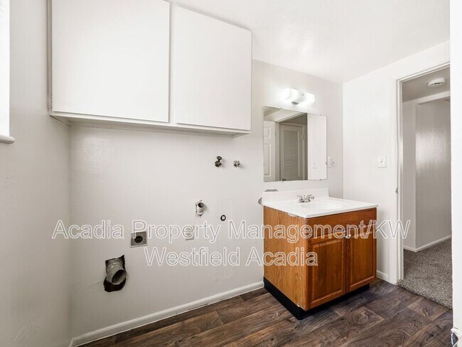 Building Photo - 255 500 N