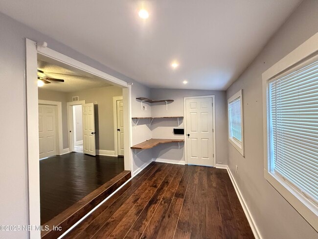 Building Photo - 4541 Woolman Ave