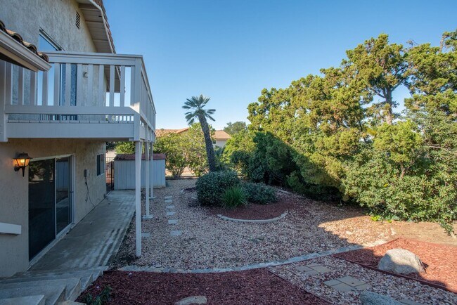 Building Photo - 11000 Meadow Glen Way E