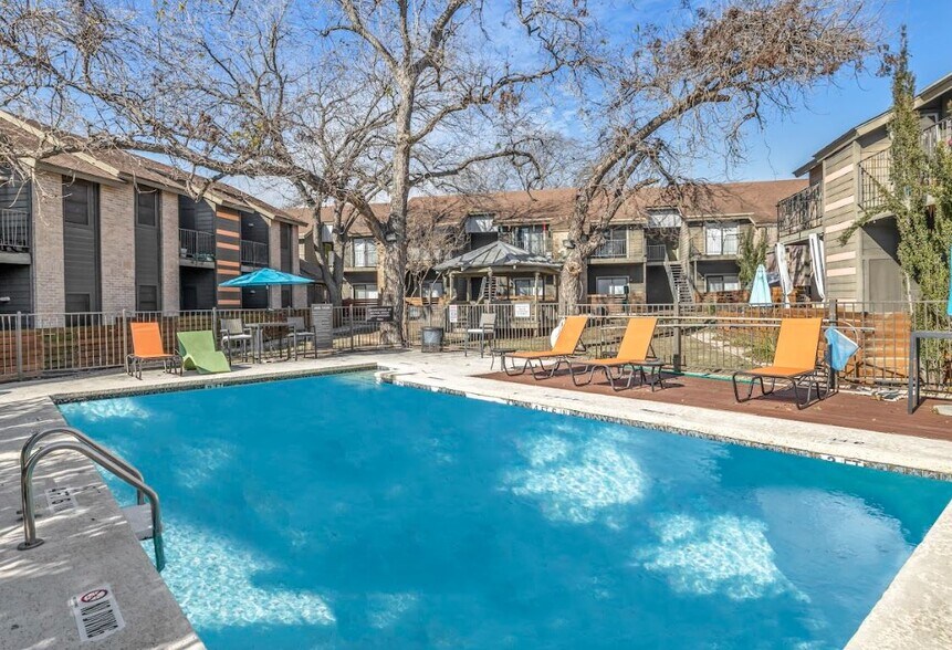 Building Photo - z-012226-The Enclave