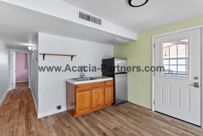 Building Photo - Two Bedroom Home with Guest House