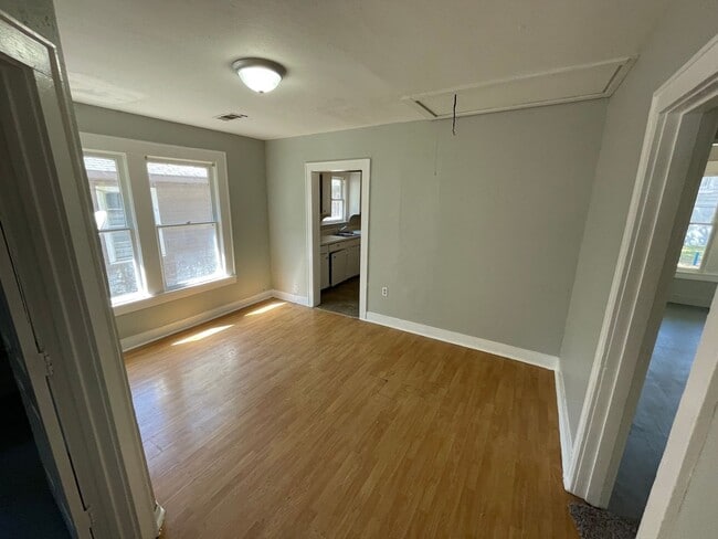 Building Photo - Like New 3 Bedroom Home!