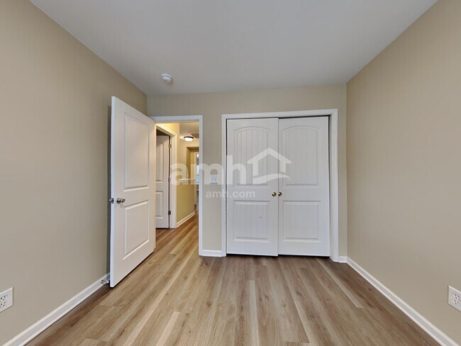 Building Photo - 8824 Shadowglen Dr