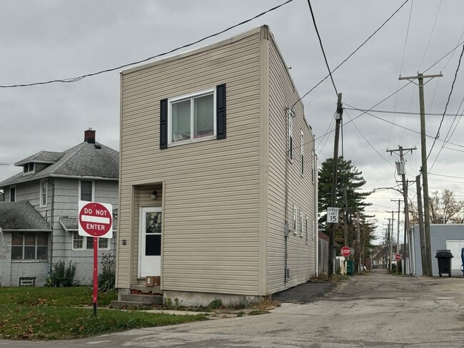 Building Photo - Rossford Ohio Rental