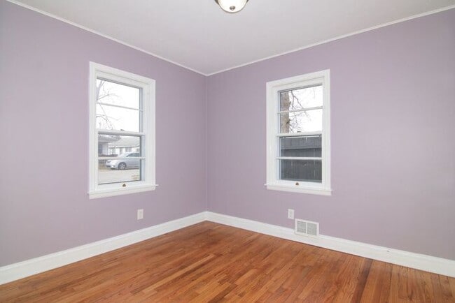 Building Photo - Sweet 3 Bedroom Home Close to Speedway