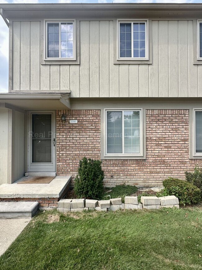 Primary Photo - Renovated and Super Clean 2 Bed/1.5 Bath C...