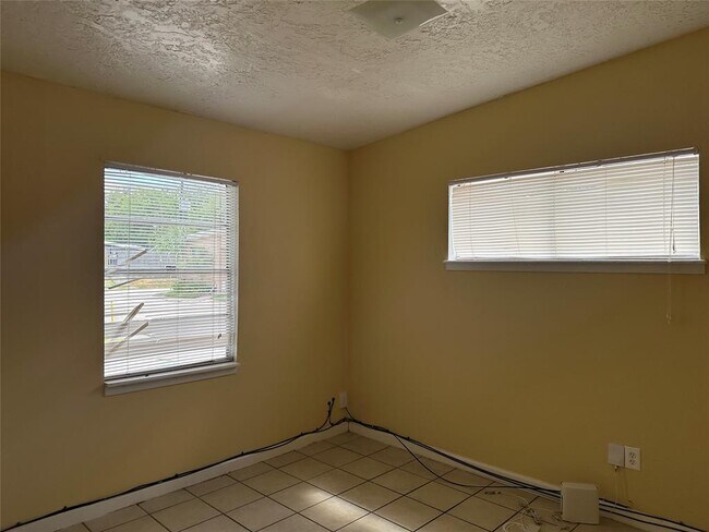 Building Photo - 3359 Frick Rd