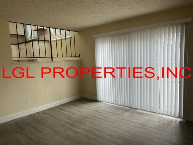 Building Photo - 1470 Pebblewood Dr