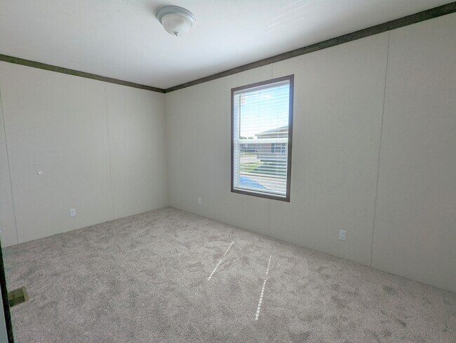 Building Photo - 558 Delaware