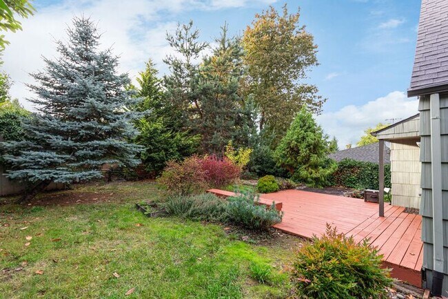 Building Photo - 3215 SE 53rd Ave